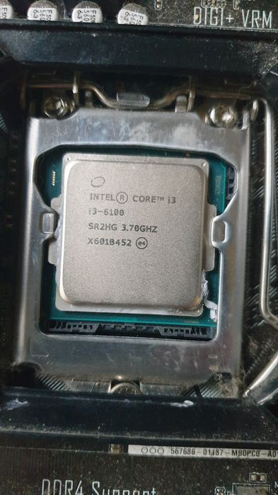 Conjunto motherboard, cpu, tapete de rato, teclado e cooler