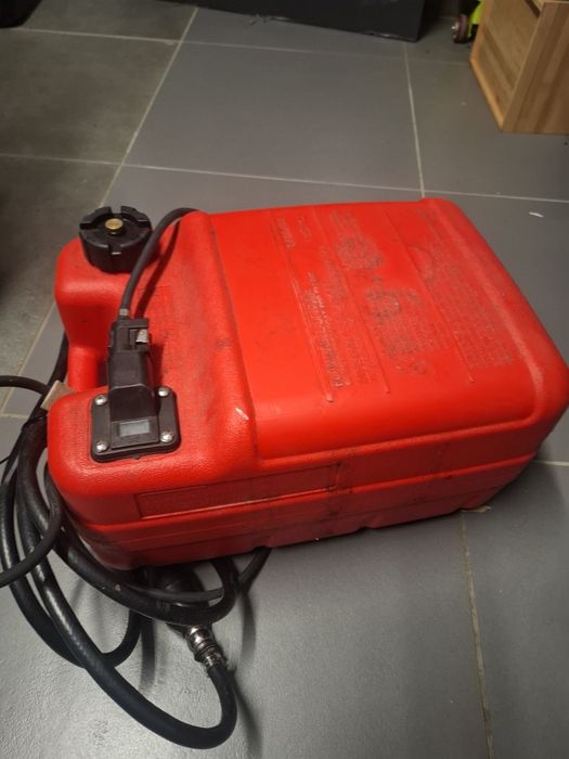 Zbiornik paliwa 24l z wskaźnikiem poziomu