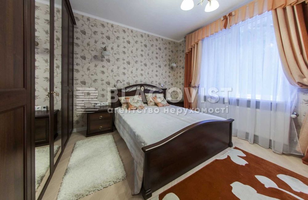 Чудовий будинок поряд Голосеевского парку, м. Голосіївська