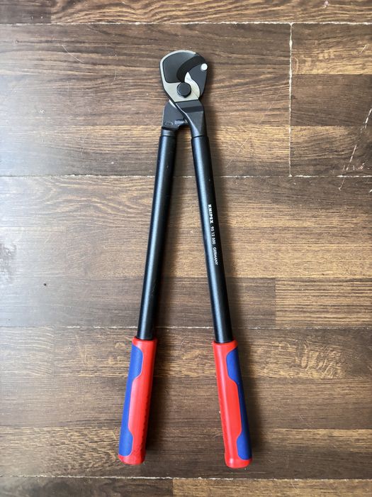 Nożyce do cięcia kabli (kabelrezy) marki KNIPEX