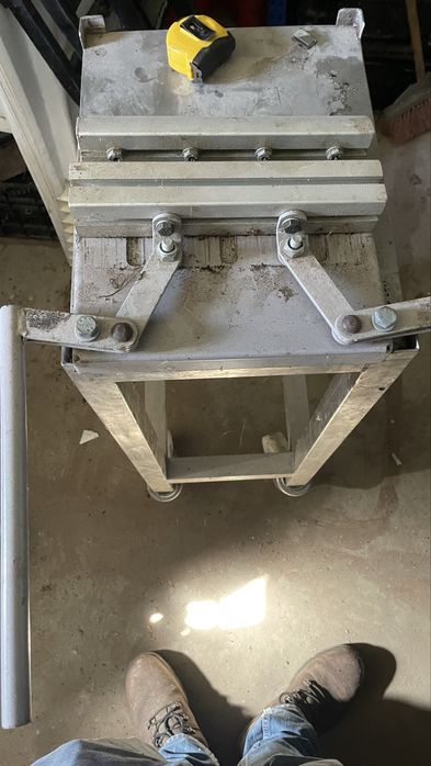 Maquina furar quadros