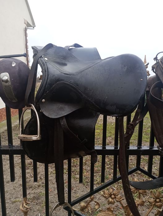 Sprzedam siodło uprząż puszorek ogłowie sprzęt do jazdy