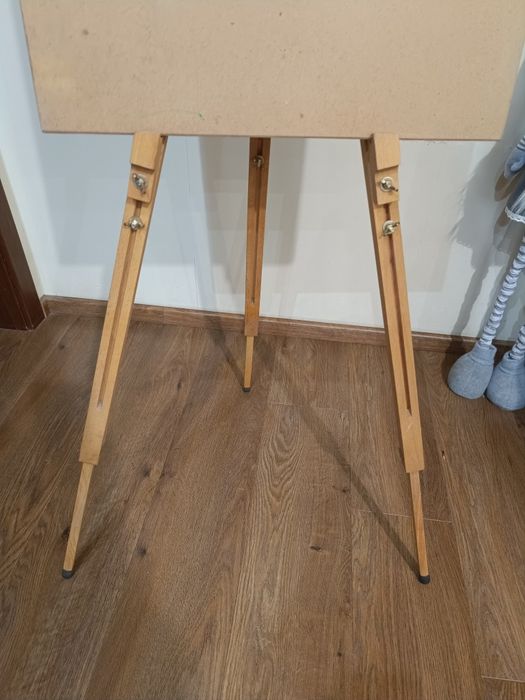 Продам мольберт- тринога  фирмы pebeo