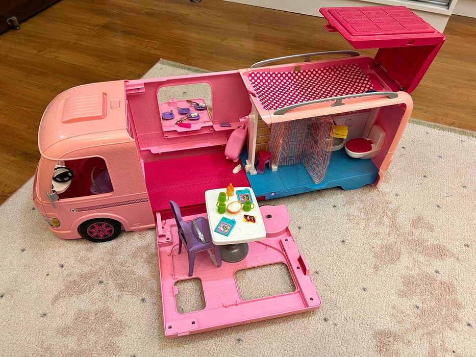 Kamper Barbie z wyposażeniem