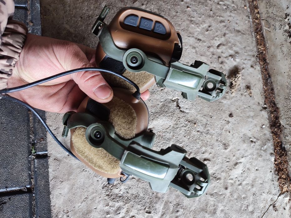 Навушники майже не експлуатувалися