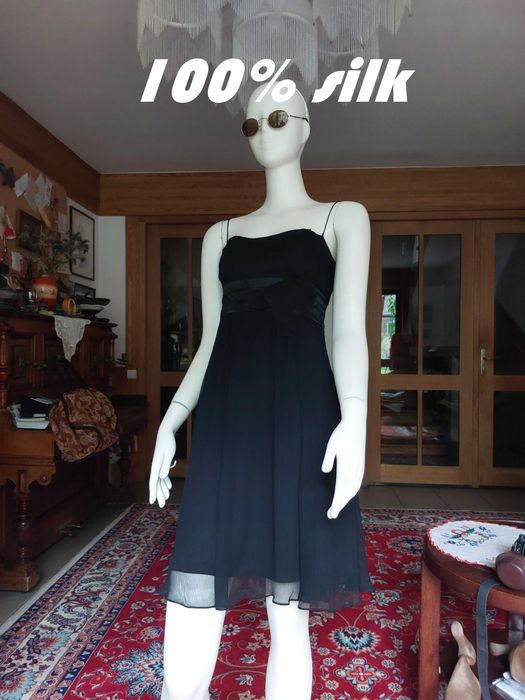 gorsetowa wieczorowa czarna jedwabna sukienka Karen Millen haftowana