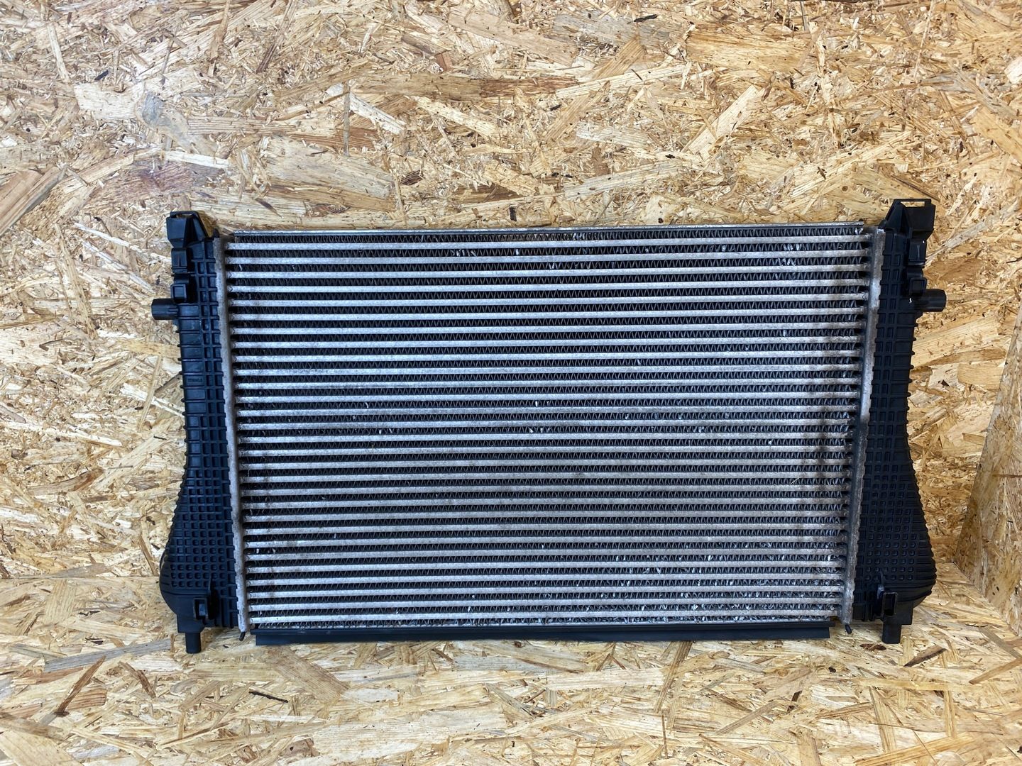 Chłodnica Powietrza Intercooler Audi TT 8S 2.0 Tfsi 5Q0145803N 2014-