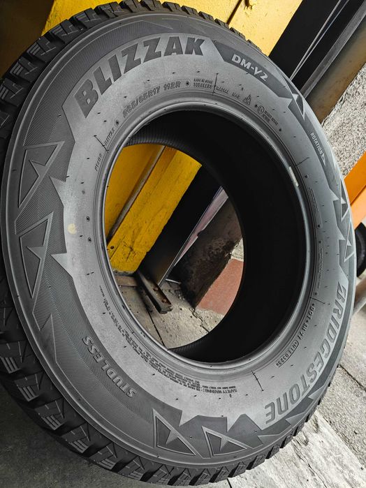 2шт R17 265 65 шини зимові Bridgestone Blizzak DM-V2 як нові 10+мм