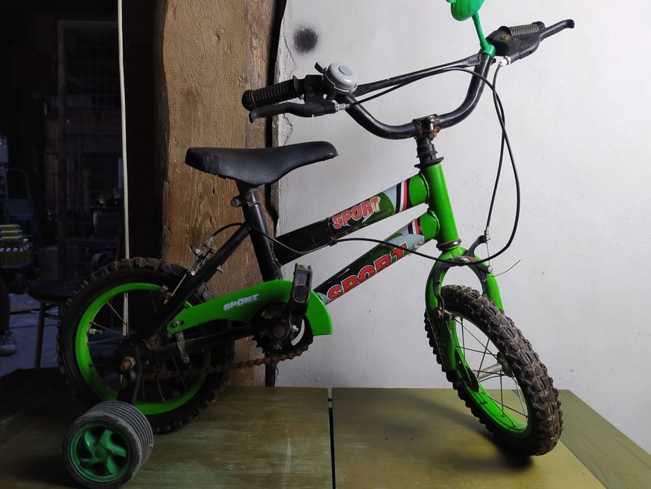 rowerek z dodatkowymi kółkami zielony 12cali mały dla dziecka od 3 lat