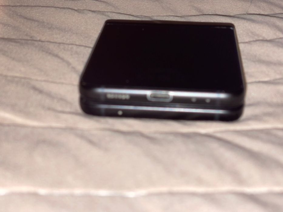 Samsung Galaxy Z Flip3