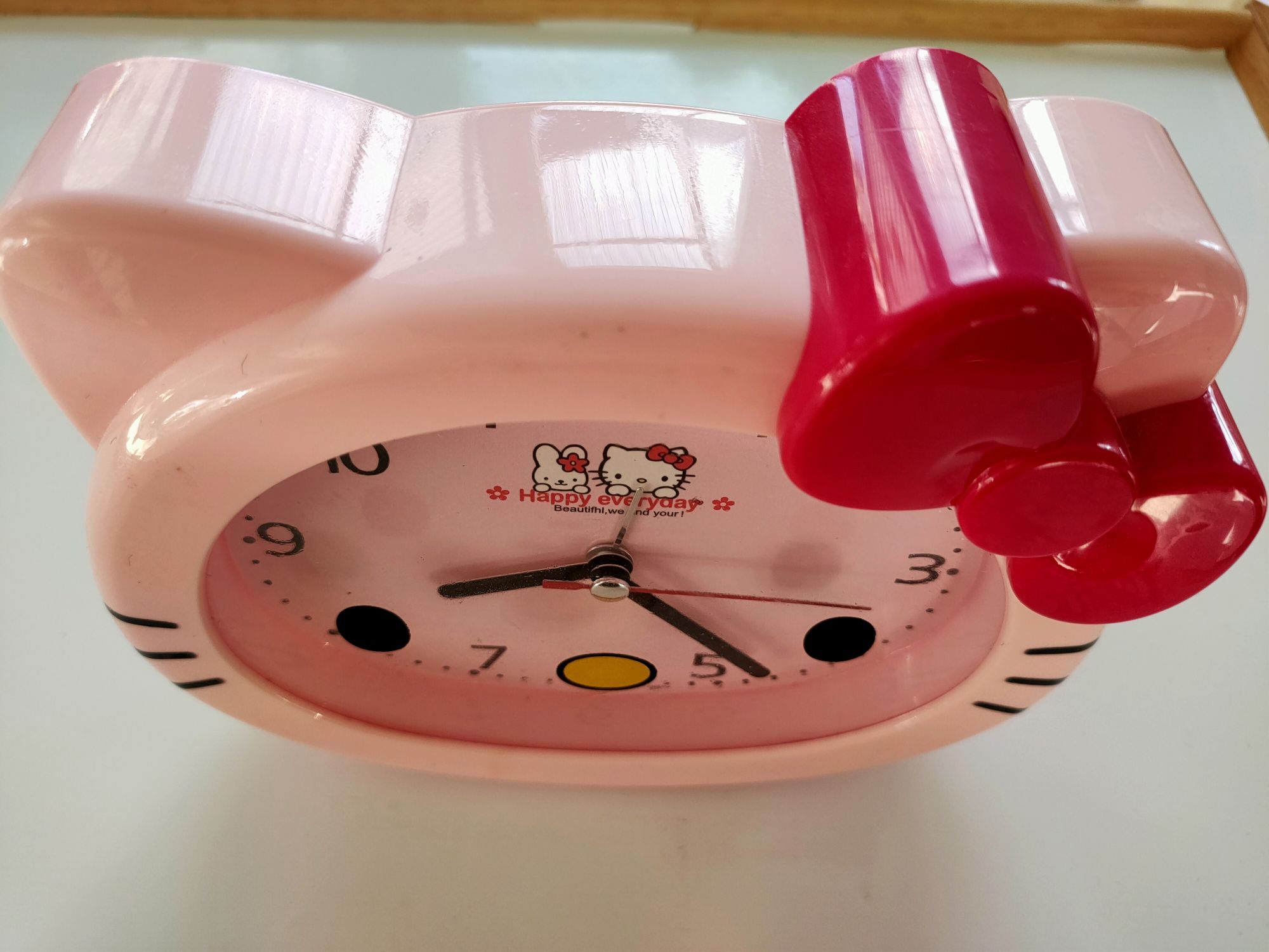 Zegarek stojący wiszący na baterie hello Kitty