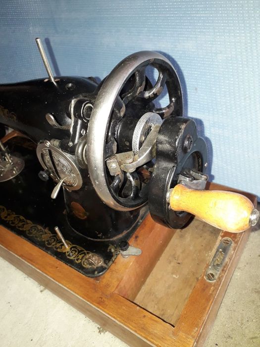 Швейна машинка з фульгаром