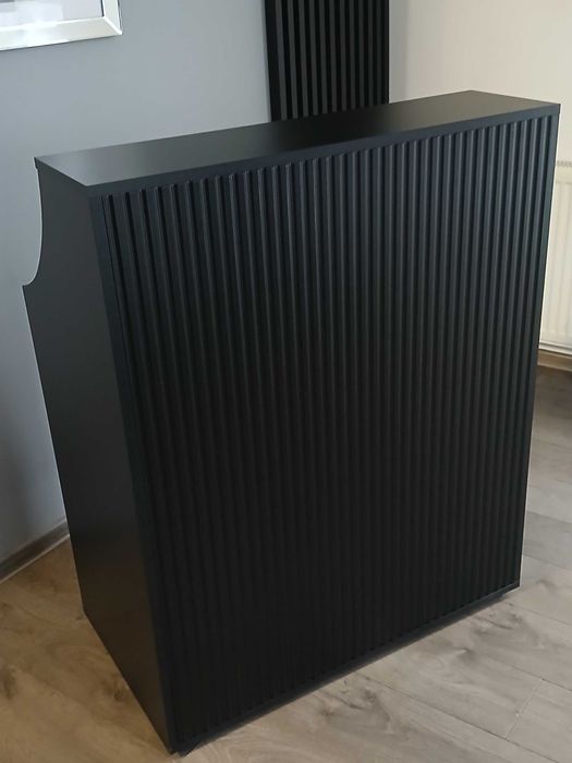 Lada Recepcyjna frontem ryflowanym wysyłka 48h.