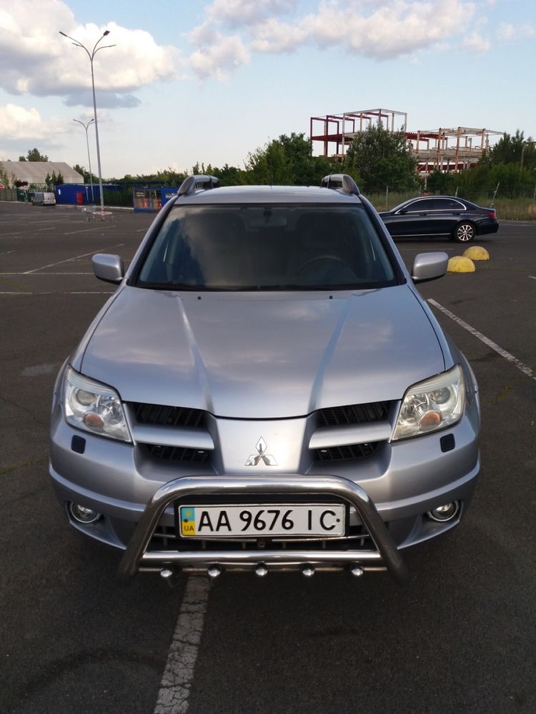 Продам (терміново)власний автомобіль Mitsubishi Outlander
