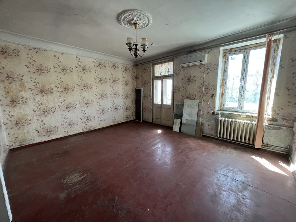 Продаж великої 2к.к. Сталінки в Центрі, вул. Декабристів, біля «Казки»