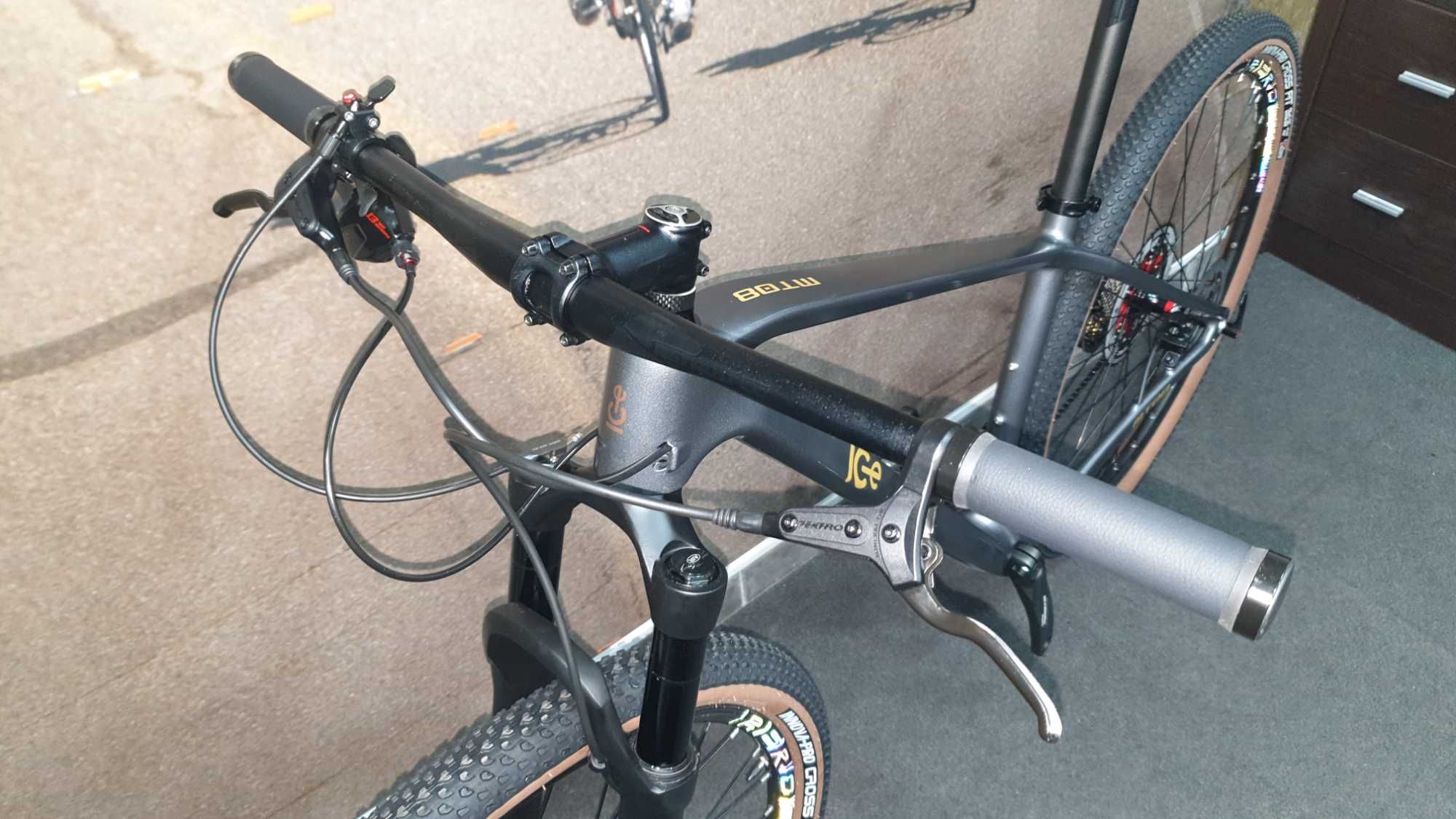 Bicicleta ICE MT 08 Carbono 29" 13 velocidades Cinza T:17 NOVA
