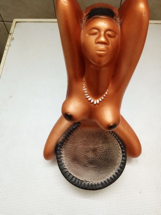 Статуэтка негритянка