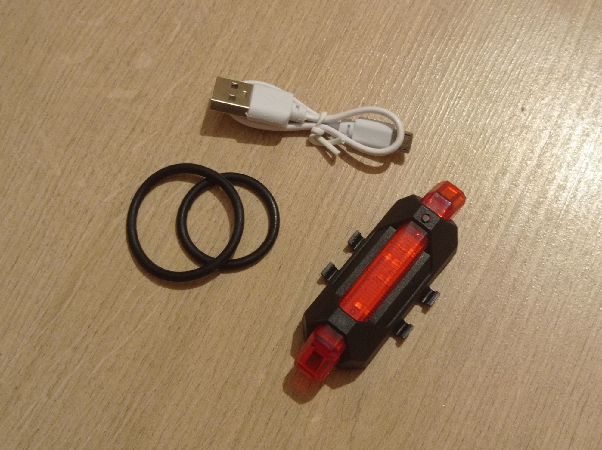 Latarka czеrwona dla rowera micro USB