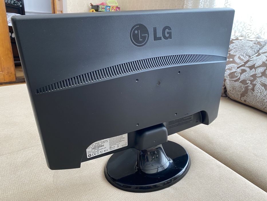 Монітор LG W2043SV