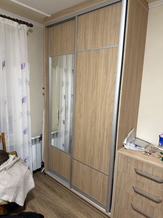 Шафа купе з поличками