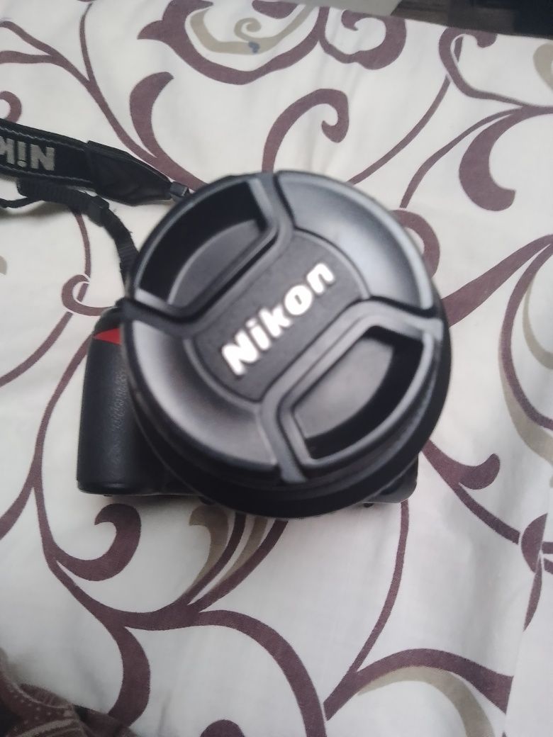 Nikon 3100d бу виглядає і працює як новий