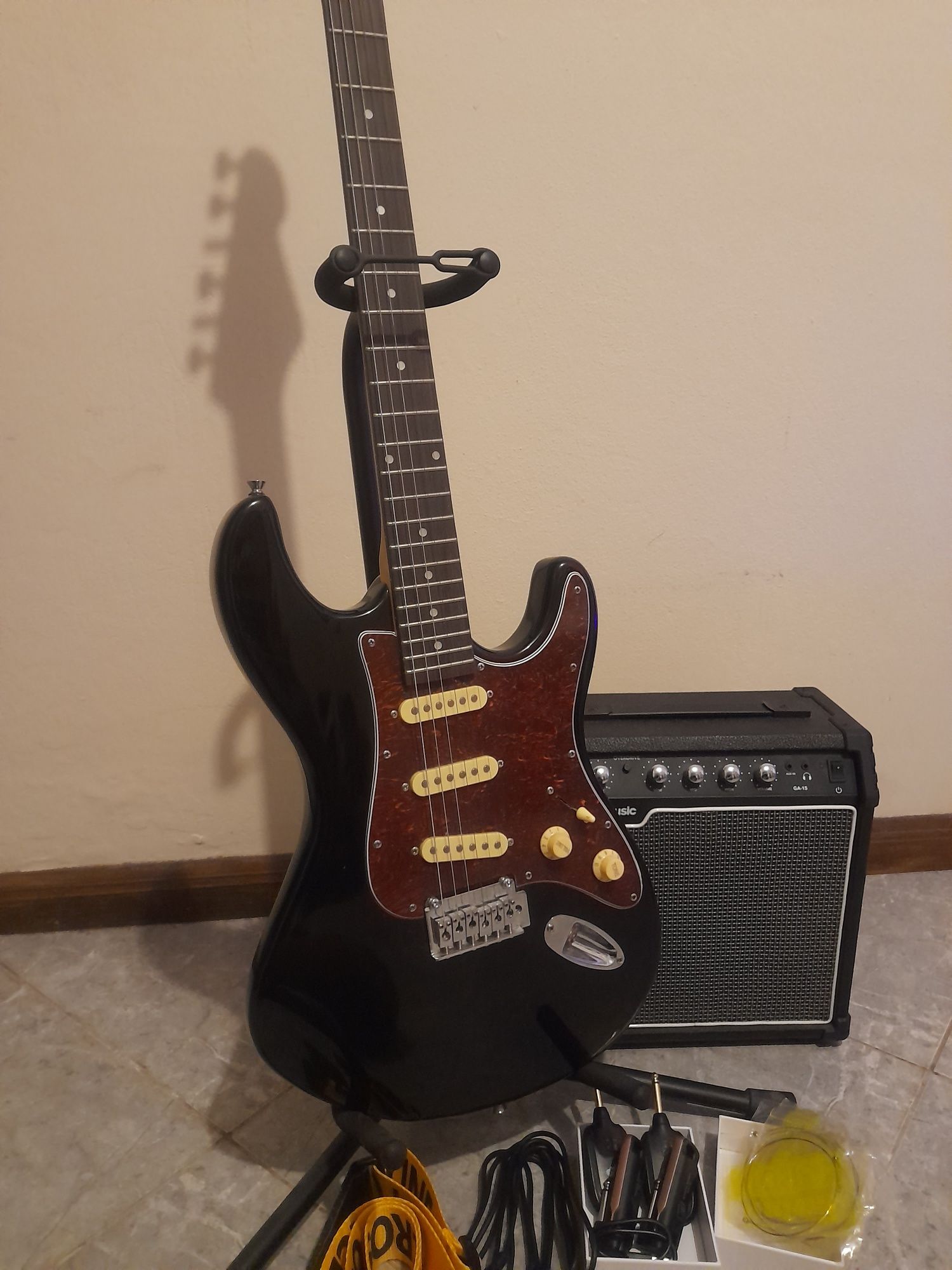 Guitarra Elétrica com Amp e acessórios