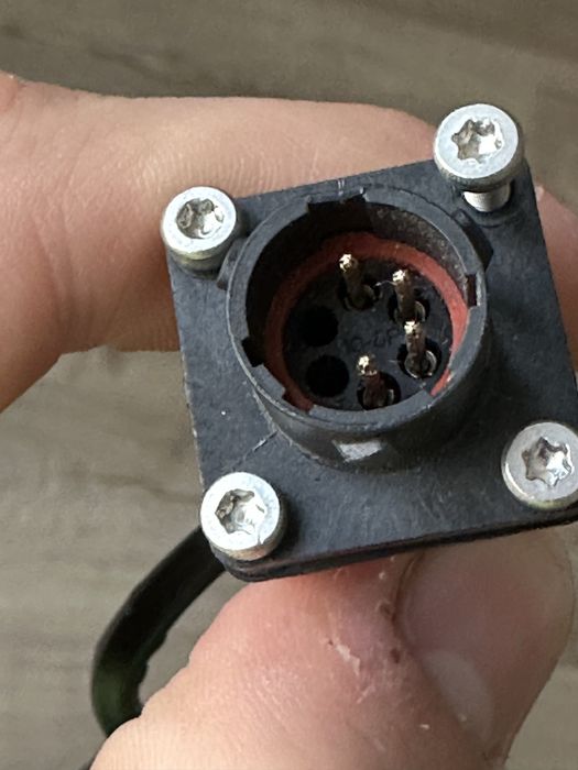 Wtyczka  z bateri stark varg