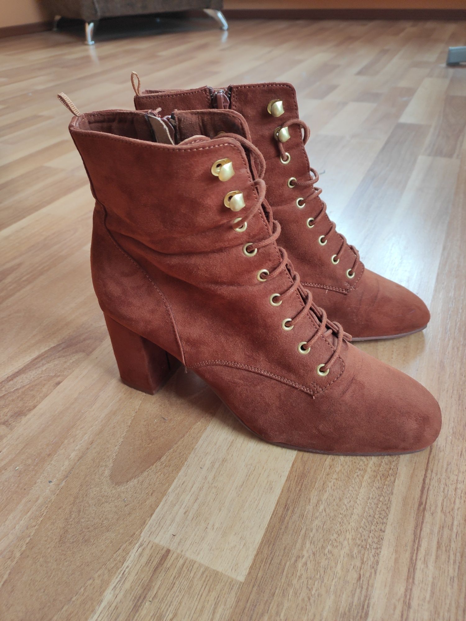 Kasztanowe buty trzewiki H&M