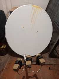Супутникова антена тарілка з головками і кріпленням