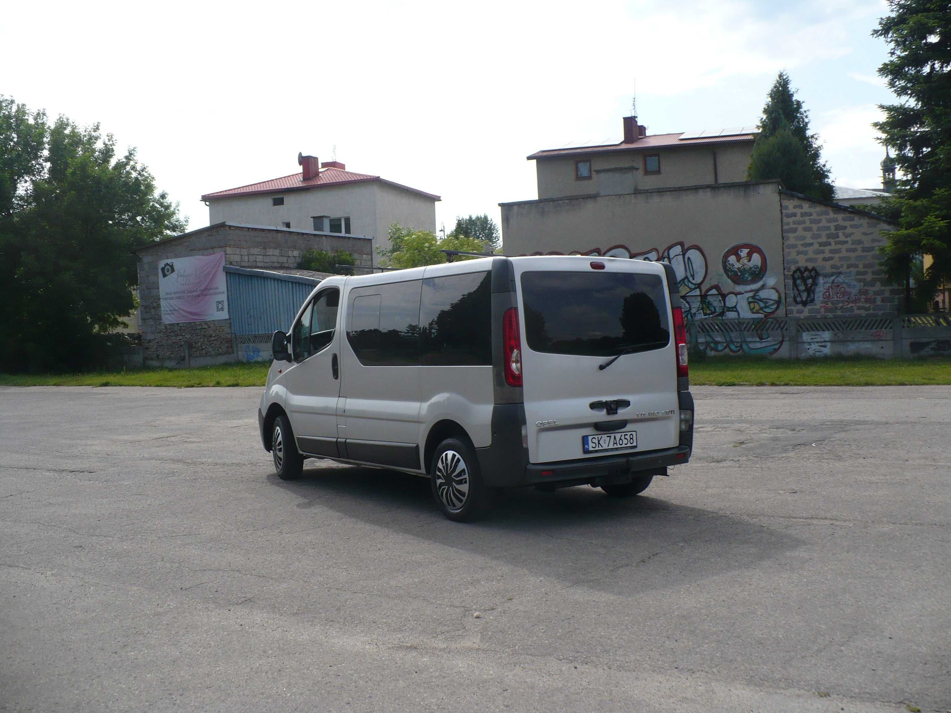 Opel Vivaro Trafic 9 OSÓB Klima Tempomat Zadbany