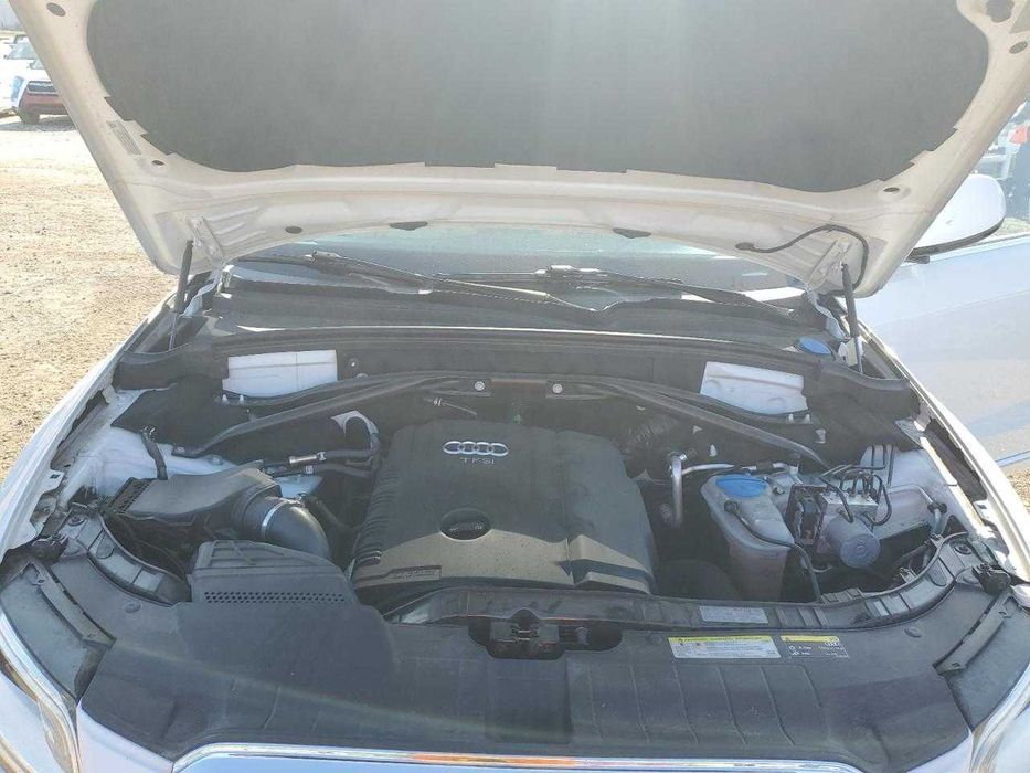 ауді  Q5 2015 авто в дорозі