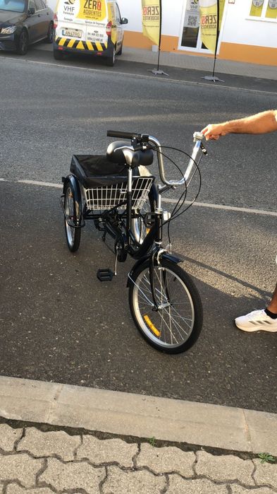 Triciclo com bagageiro que cabe ate 50 k