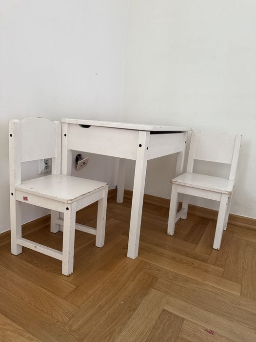 Drewniany Stolik Ikea i 2 krzesełka Ikea dla dzieci