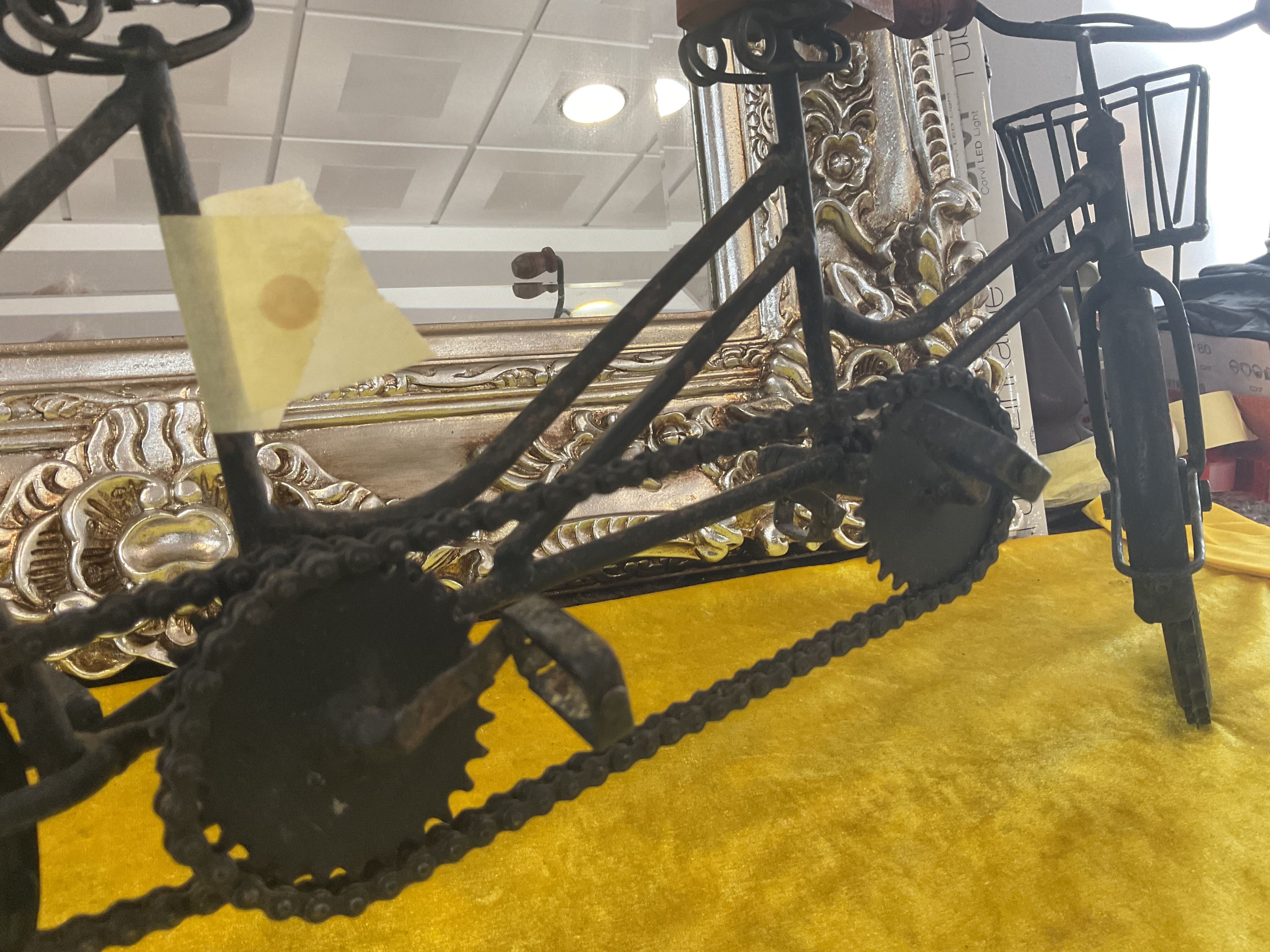 Bicicleta metal dois assentos brinquedo e decoração
