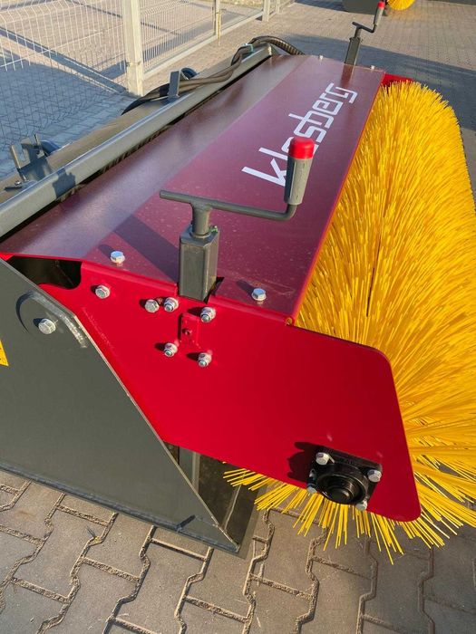 Łyżka zamiatająca ze szczotką