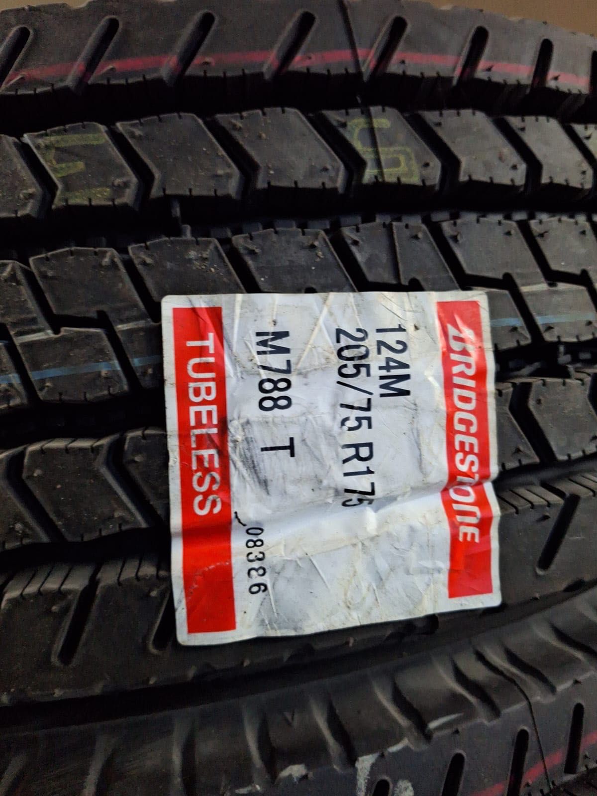 wielosezonowe opony bridgestone 205/75 r17.5      dostawcze  ciezarowe