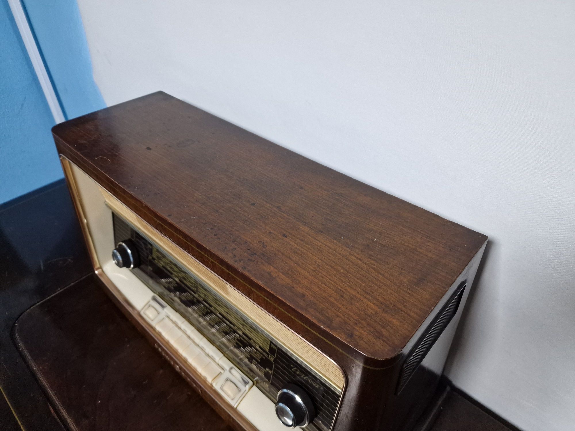 Rádio antigo reparado Loewe Opta