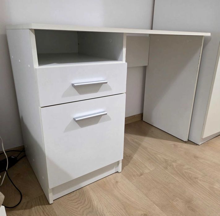 Biurko białe z szufladami