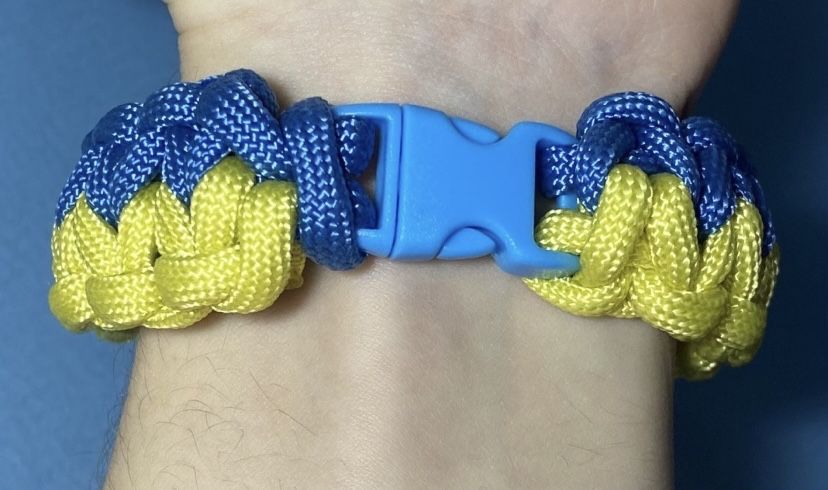 Патріотичні жовто-блакитні та кольорові браслети ручної роботи