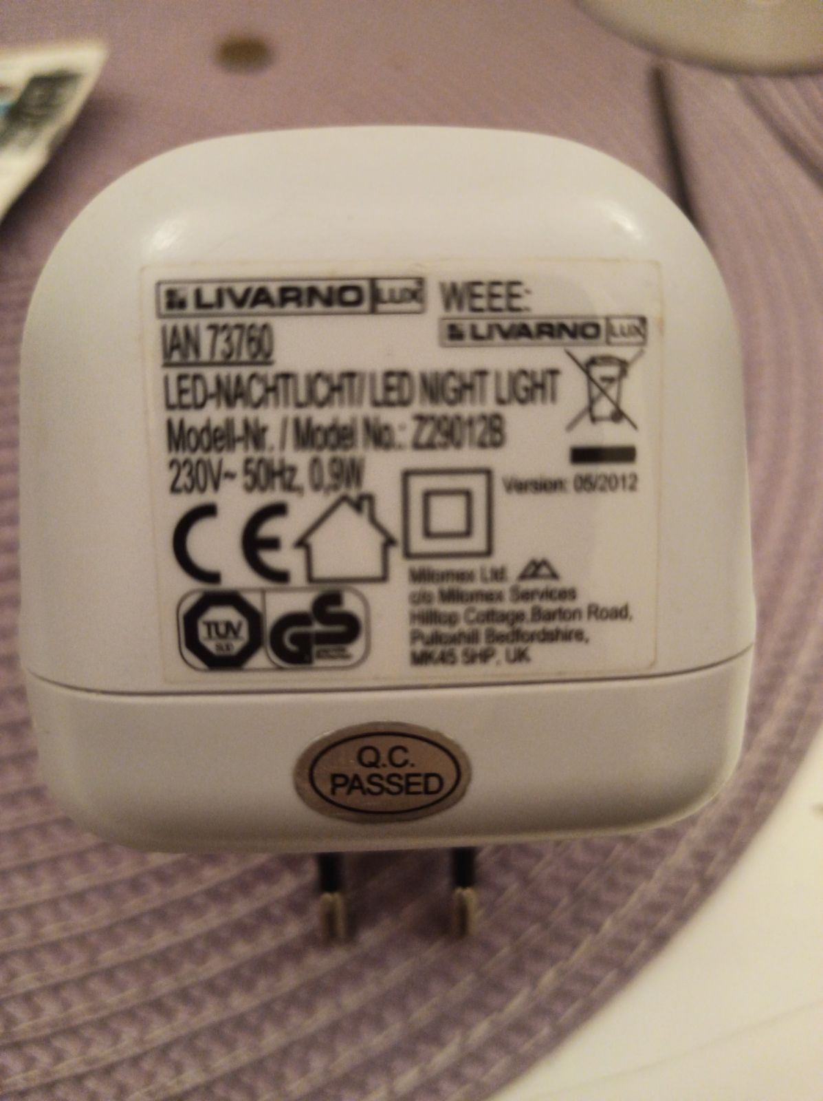 Lampka nocna LED z czujnikiem zmierzchu