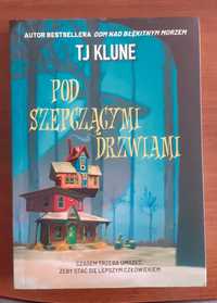 Tj Klune "Pod szepczącymi drzwiami"