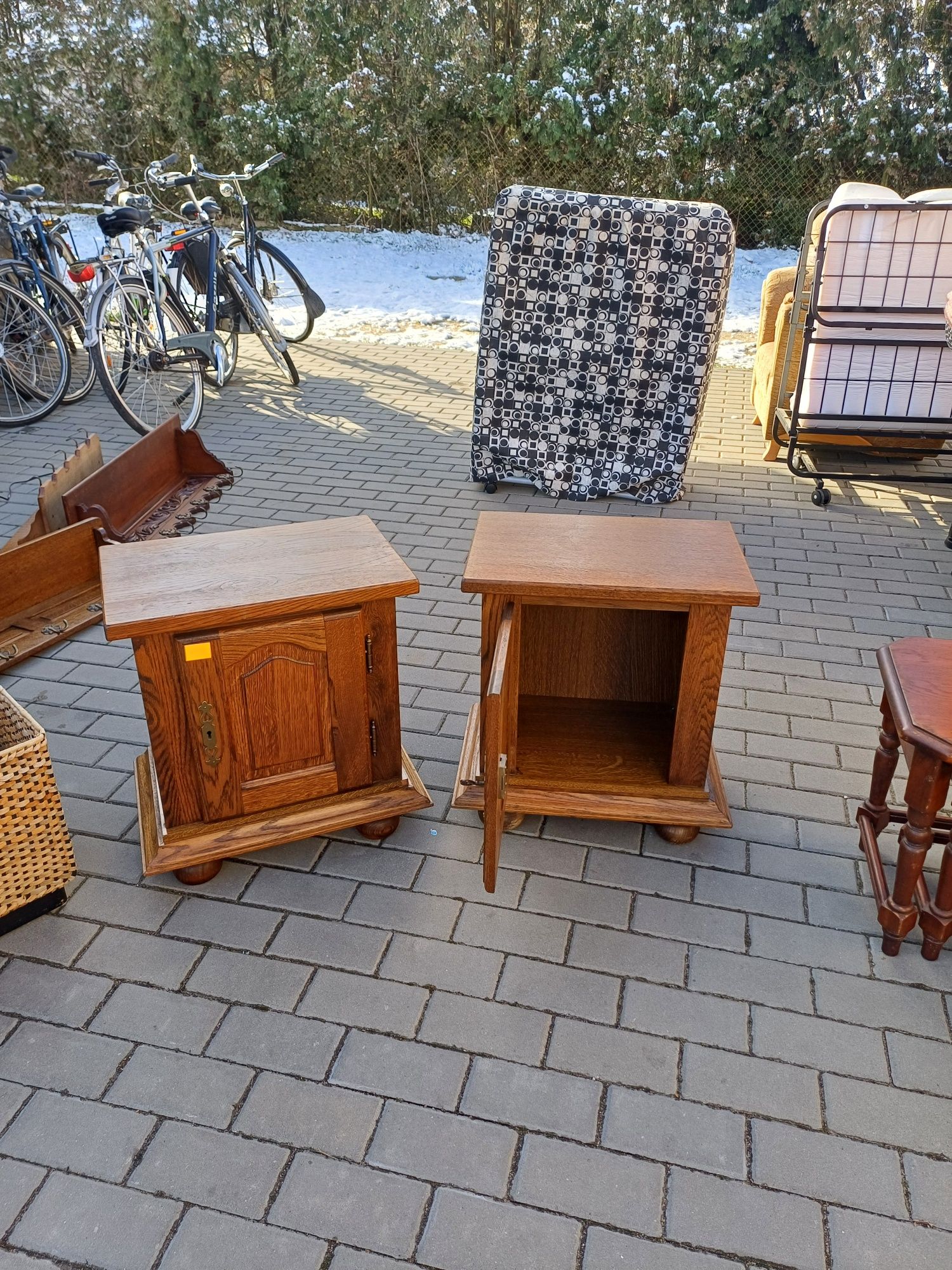 Komplet szafek nocnych