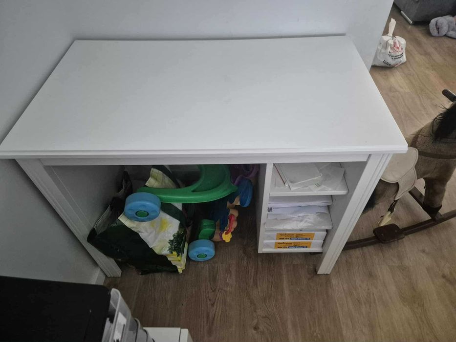 Secretaria como nova