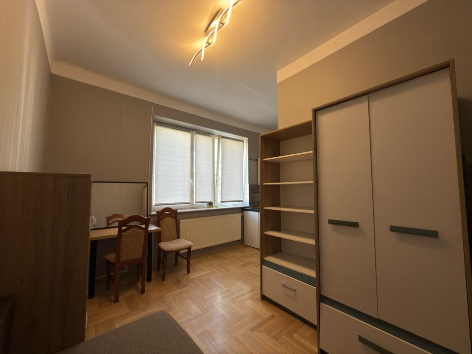 Kawalerka 20m2 2000 zl + oplaty ok 250 zl