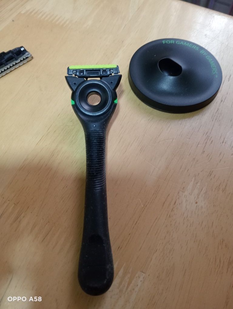 Gillette Labs Razer