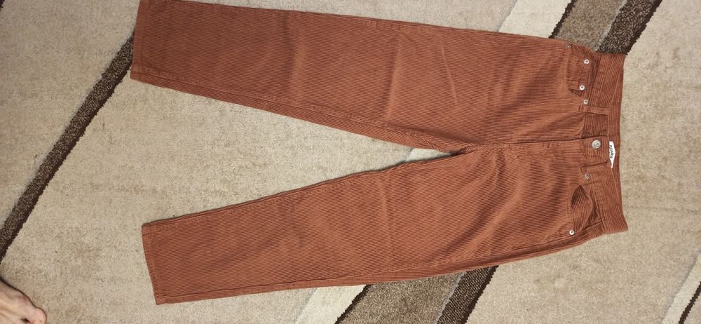 Жіночі вельветові штани