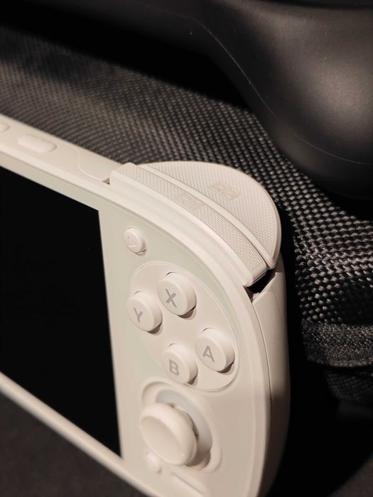 Konsola przenośna Retroid Pocket 5 + etui + grip