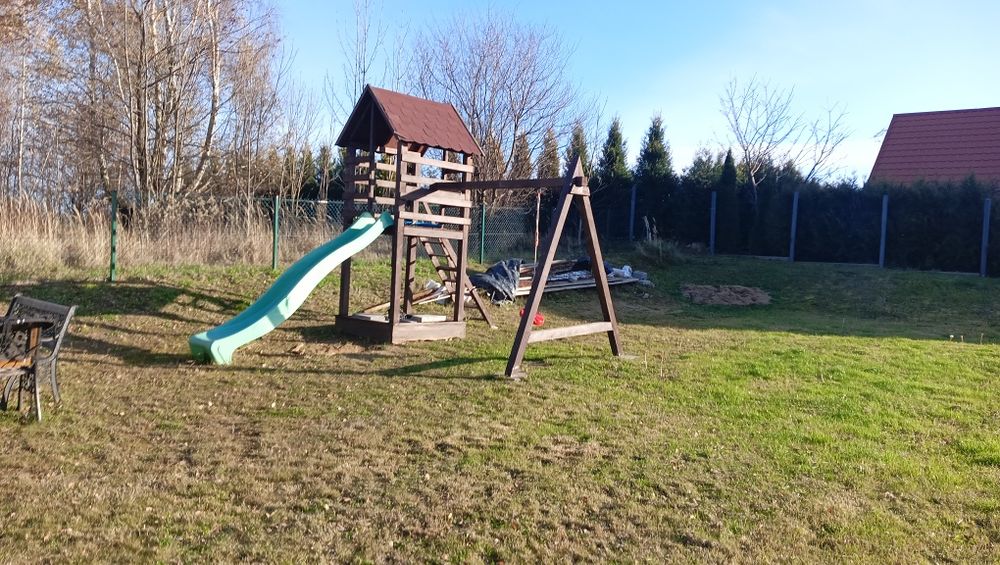 Zestaw ogrodowy, huśtawka, zjeżdżalnia, piaskownica i domek w jednym