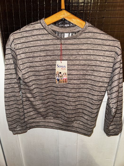 Новенька кофтинка на дівчинку