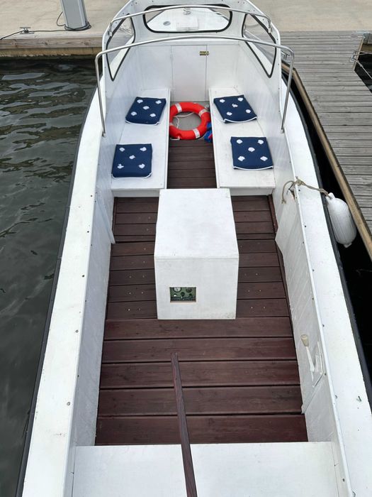 Łódź motorowa, motorówka
Solidna stalowa konstrukcja
Po renowacji.